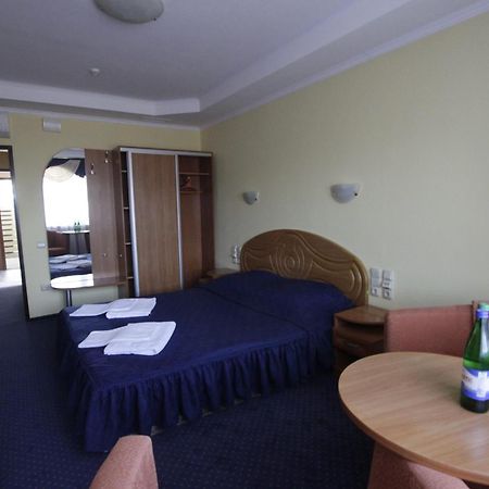 Karpaty Hotel Yaremche Exterior photo