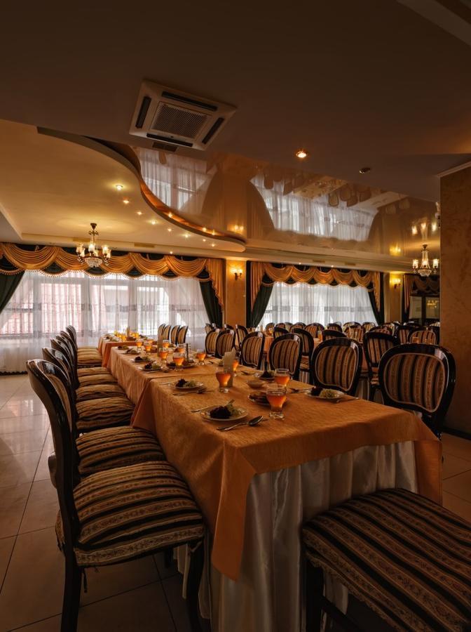 Karpaty Hotel Yaremche Exterior photo